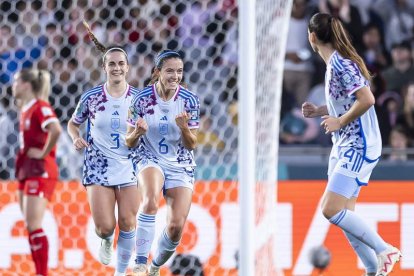 Aitana Bonmatí recibió ante Suiza el premio a la mejor jugadora del partido. MICHAEL BUHOLZER