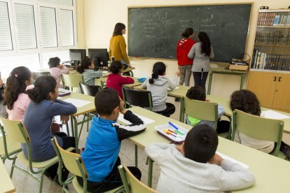 Alumnos leoneses durante una clase. FERNANDO OTERO