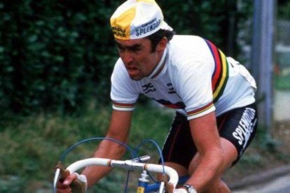 Claude Criquielion durante un campeonato de ciclismo.