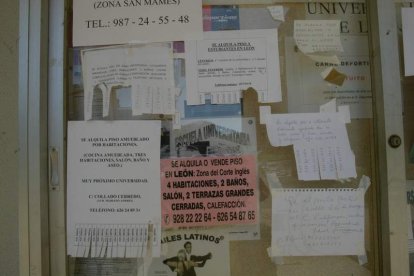 Imagen de un tablón de anuncios de la Universidad. NORBERTO