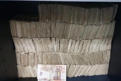 Dinero negro incautado en uno de las registros