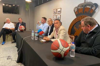 Presentación de la nueva sección de baloncesto de la Cultural. RAMIRO