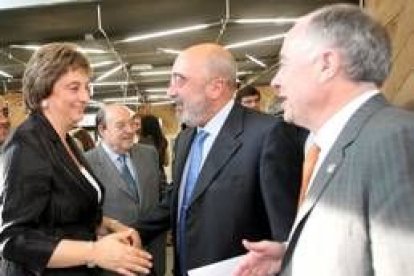 María Jesús Ruiz, José María Arribas y Heliodoro Gallego, ayer en Palencia