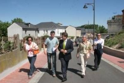 María Encina Voces, Ramiro Blanco, Riesco, Fierro y Darío, ayer en la remodelada calle Merayo