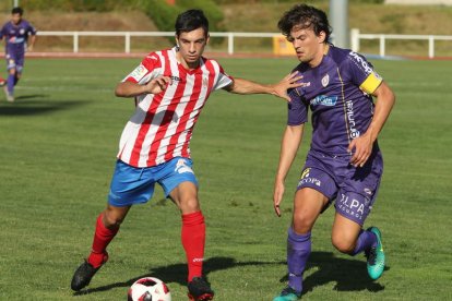 El equipo rojiblanco sufrió una injusta derrota ante uno de los aspirantes al ascenso. L. DE LA MATA