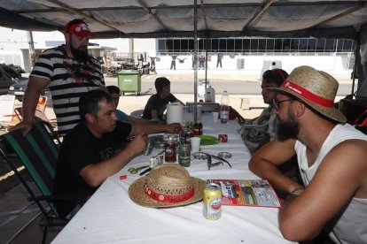 El campamento que mantienen los trabajadores de Vestas en Villadangos del Páramo.