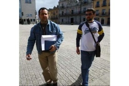 El comité, minutos antes de la última reunión con la dirección