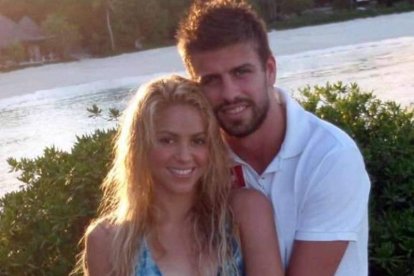 La cantante Shakira, junto al futbolista Piqué.