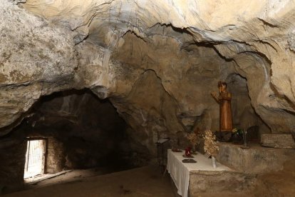 La cueva de San Genadio, en el llamada Tebaida Berciana