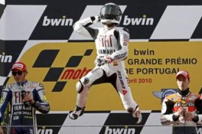 Jorge Lorenzo celebra en el podio la victoria conseguida en el Gran Premio de Portugal, disputado en