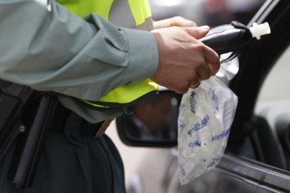 Un medidor de alcohol en sangre. JAVIER