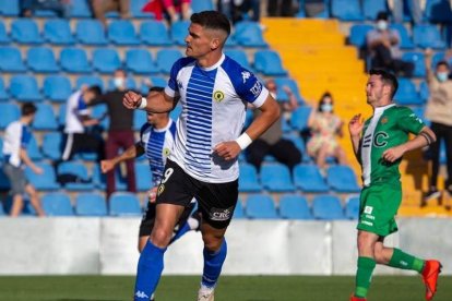 Sergio Buenacasa con la elástica del equipo alicantino, club del que procede. DL