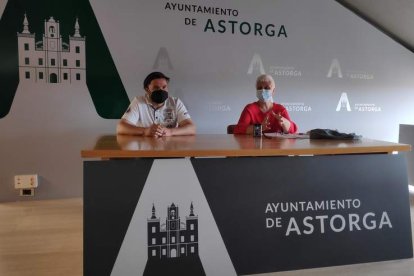 Ruben Martínez y María Ángeles Rubio ayer durante la presentación de las actividades. A. R.