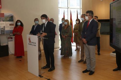 Un momento de la presentación ayer del operativo en el Centro del Fuego. FERNANDO OTERO