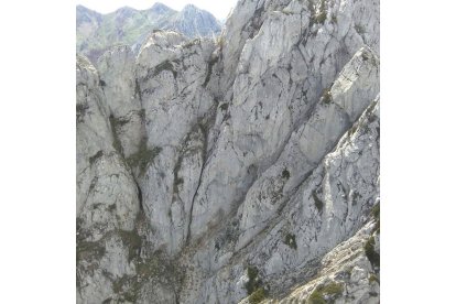 Lugar donde cayó la montañera que ha fallecido en La Collada.