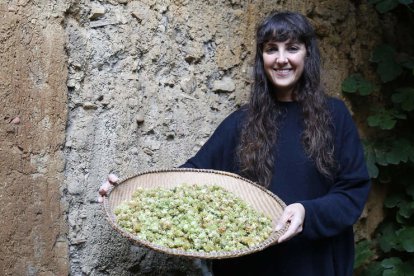 Susana Cámara encontró en el lúpulo una forma de reivindicar los saberes femeninos en el mundo vegetal y conectar el pasado y el presente. FERNANDO OTERO