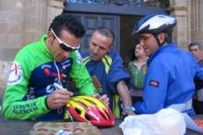 La plaza Mayor se llenó de aficionados al ciclismo