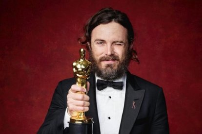 Casey Affleck, con su Oscar.