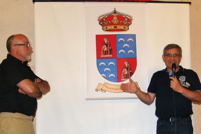 Un momento de la presentación del escudo de Matachana. M.Á.C