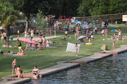 La playa fluvial de Vega será el escenario de buena parte de las actividades. L. DE LA MATA