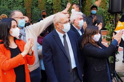 La presidenta de Cs, Inés Arrimadas; el aspirante de este partido a la presidencia de Castilla y León, Francisco Igea, y la coordinadora de la formación en Castilla y León, Gema Villarroel (d), a su llegada a la presentación de la candidatura del partido a las Cortes de Castilla y León con motivo de las elecciones autonómicas del próximo 13 de febrero. R. GARCÍA