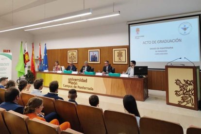 Foto del acto académico celebrado en el Campus berciano. DL