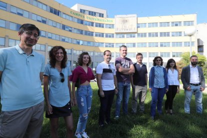 Un grupo de profesores y alumos del primer máster que se impartirá en el Campus. L. DE LA MATA