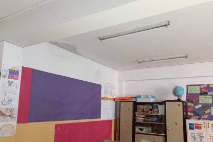 Una de las aulas afectadas en el Colegio Quevedo. DL