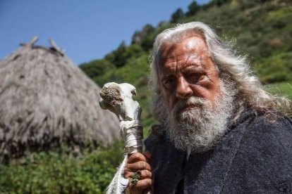 eL ACTOR fERNANDO mARROT ENCARNA AL LÍDER ESPIRITUAL DE LOS ASTURES