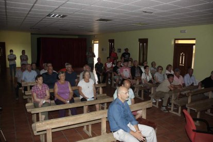 Reunión de los vecinos y los arquitectos. CAMPOS