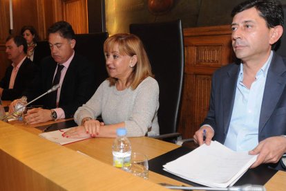 José Antonio Velasco, Marcos Martínez Barazón, Isabel Carrasco y Jaime González, ayer en el pleno de la Diputación.