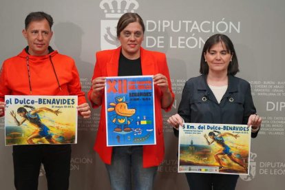 Roberto García, Susana Folla y Esperanza Marcos en la presentación de la carrera. J. NOTARIO