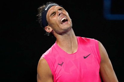 Nadal se lamenta de un punto perdido frente a Thiem.