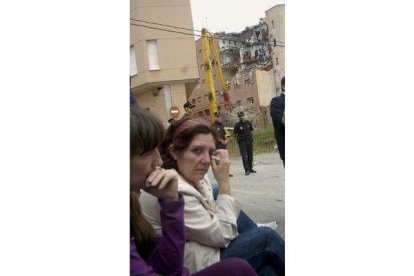 Vecinos de Lorca, durante el derribo de sus casas.