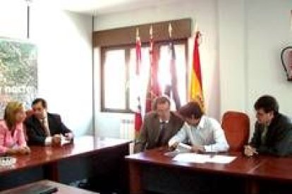 Imagen de una de las reuniones mantenidas entre representantes del Ayuntamiento y de Iberdrola