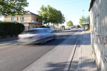 El choque por alcance entre los dos coches fue en la avenida de Asturias, en Ponferrada. ANA F. BARREDO