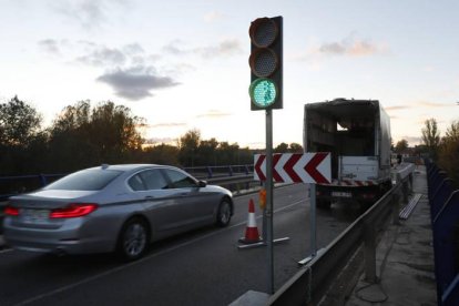 Obras en el puente del Porma