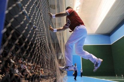 Un jugador, en una exhibición de pelota vasca.