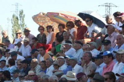 El público asistente disfrutando de los entrenamientos en la capital leonesa.