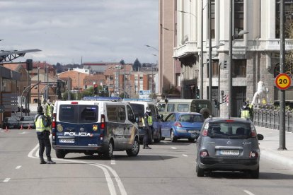 Un dispositivo policial durante el estado de alarma. RAMIRO