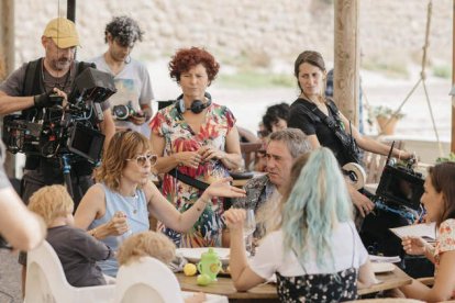 Una de las jornadas de rodaje de ‘La boda de Rosa’, con la directora Icíar Bollaín en el centro de la imagen. DL