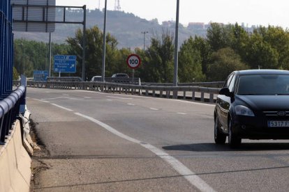 Los vehículos deben circular con precaución ante las deficiencias que presenta la infraestructura. RAMIRO