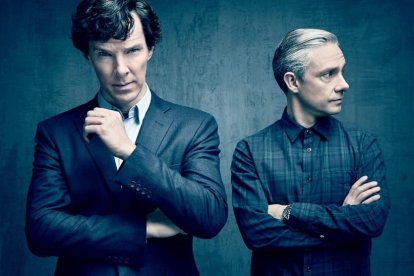 Benedict Cumberbatch y Martin Freeman, en una imagen promocional de la serie de la BBC 'Sherlock'.