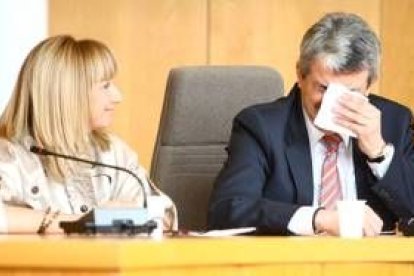 Eugenia Gancedo junto a Miguel Martínez, que no pudo contener las lágrimas en su despedida