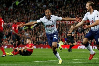 Lucas Moura, del tottenham, celebra un gol al United junto a Harry Kane.