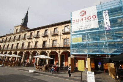 Fachada del NH en obras por la ampliación. RAMIRO