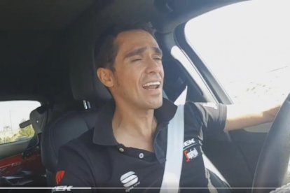 Alberto Contador, cantando flamenco al volante.