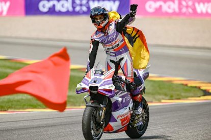 Martín celebra su triunfo en el circuito de Sachsenring. SINGER