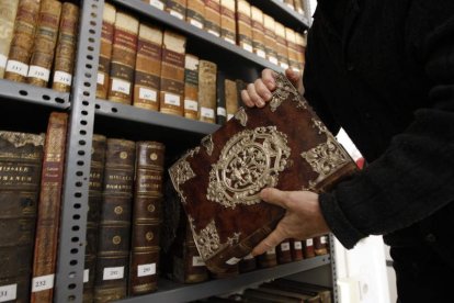 Algunos de los fondos que custodia el Archivo de la Catedral de León