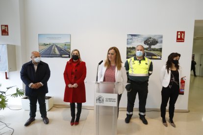 Virginia Barcones ha asistido a una visita en el Centro Estrada de León para presentar la nueva ley de tráfico. MARCIANO PÉREZ